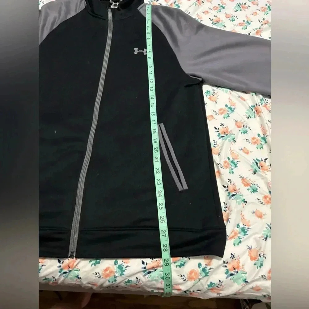 Under Armour black and gray zip up fleece. Size medium hundred percent polyester - Picture 6 of 10